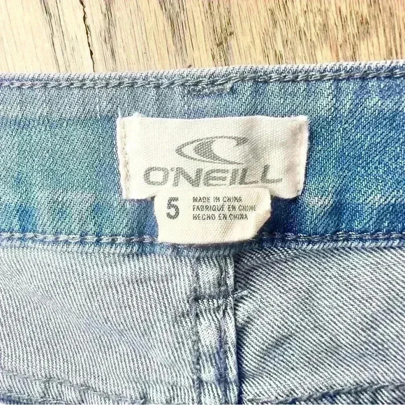 O’Neill Junior Girls Scout Raw Hem Distressed Light Wash Denim Shorts Size 5 - Picture 8 of 11
